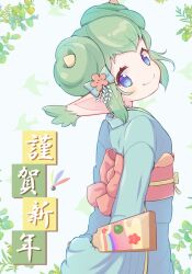 1girl aqua_kimono arms_behind_back blue_eyes bow closed_mouth cowboy_shot double_bun doughnut_hair_bun ear_tufts flower foliage furisode green_hair hagoita hair_bow hair_bun hair_flower hair_ornament head_tilt highres holding holding_paddle japanese_clothes jazz_grace kanzashi kimono lidelle_(furisode)_(puyopuyo) lidelle_(puyopuyo) long_sleeves looking_back obiage obijime official_alternate_costume own_hands_together paddle pinching_sleeves pink_sash pointy_ears puyopuyo puyopuyo_quest sash short_eyebrows short_hair sidelocks sleeves_past_fingers sleeves_past_wrists slit_pupils smile solo split_mouth tsumami_kanzashi two-handed white_background wide_sleeves