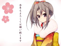 Rule 34 | 10s, 1girl, alternate costume, alternate hairstyle, amano kouki, brown hair, c:, floral background, gradient background, grey eyes, highres, japanese clothes, kantai collection, kimono, looking at viewer, side ponytail, silver hair, simple background, smile, solo, translation request, zuihou (kancolle)