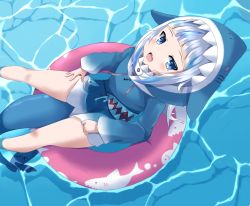 Rule 34 | 1girl, animal hood, blue hair, blunt bangs, commentary, elbow rest, fins, fish tail, from above, gawr gura, gawr gura (1st costume), grey hair, highres, hololive, hololive english, hood, innertube, kou89, looking at viewer, looking up, multicolored hair, open mouth, partially submerged, pool, shark hood, shark print, shark tail, sharp teeth, solo, swim ring, tail, teeth, two-tone hair, virtual youtuber, water