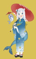 Rule 34 | 1girl, absurdres, adapted costume, alternate costume, alternate hairstyle, bloop (gawr gura), blue eyes, blunt bangs, chiyomaru (yumichiyo0606), double bun, eyelashes, fins, fish tail, full body, gawr gura, hair bun, highres, holding, holding umbrella, hololive, hololive english, japanese clothes, kanzaki ranko, kimono, long hair, looking at viewer, multicolored hair, obi, oil-paper umbrella, open mouth, sandals, sash, seigaiha, shark, shark tail, sharp teeth, simple background, solo, streaked hair, tail, teeth, umbrella, virtual youtuber, white hair, yellow background