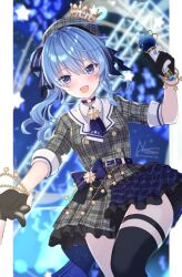 Rule 34 | 1girl, :d, artist name, belt, black choker, black gloves, black straps, black thighhighs, blue belt, blue bow, blue eyes, blue hair, blue nails, blurry, blurry background, bow, braid, choker, collar, fingerless gloves, gloves, hair bow, hand up, highres, holding, holding microphone, hololive, hoshimachi suisei, hoshimachi suisei (1st costume), long sleeves, looking at viewer, medium hair, microphone, nozomi fuuten, open mouth, partially fingerless gloves, side ponytail, signature, single thighhigh, smile, solo, stage lights, thigh strap, thighhighs, virtual youtuber, white collar
