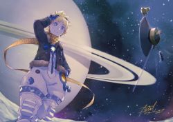 Rule 34 | 1boy, adjusting eyewear, baggy clothes, blonde hair, blue eyes, bomber jacket, bright pupils, fate/grand order, fate/requiem, fate (series), floating, floating object, glowing, goggles, goggles on head, highres, jacket, jupiter (planet), looking at viewer, male focus, metalfrog, parted bangs, planet, scarf, sky, smile, solo, space, spacesuit, star (sky), star (symbol), starry background, starry sky, upper body, voyager (fate), voyager (third ascension) (fate), yellow scarf