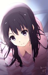 Rule 34 | 1girl, all fours, bed, bed sheet, black hair, breasts, cleavage, closed mouth, dated, downblouse, hibike! euphonium, highres, indoors, kousaka reina, long hair, long sleeves, looking at viewer, nii manabu, pajamas, pink shirt, purple eyes, shirt, signature, solo, wavy mouth