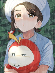 Rule 34 | 1girl, blush, braid, brown eyes, brown hair, collared shirt, commentary request, creatures (company), eyelashes, fuecoco, game freak, half-closed eyes, hat, highres, holding, holding pokemon, juliana (pokemon), looking up, nintendo, notice lines, outdoors, parted lips, pokemon, pokemon (creature), pokemon sv, rain, shirt, short sleeves, umi meteo, upper body