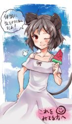 Rule 34 | 1girl, alternate costume, alternate hairstyle, animal ears, bad id, bad twitter id, blue sky, blush, bow, cloud, dress, food, fruit, grey hair, hair ornament, hairclip, hand on own hip, japanese text, looking at viewer, michimaru (michi), mouse ears, mouse tail, nazrin, one eye closed, red eyes, short hair, sky, sleeveless, smile, solo, tail, text focus, touhou, translation request, watermelon, white dress