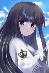 Rule 34 | 1girl, black hair, blue eyes, blue sky, blunt bangs, blurry, blush, capelet, crown print, day, depth of field, eyes visible through hair, falling feathers, feathers, from side, highres, lens flare, light smile, long hair, looking at viewer, mahigu re, outdoors, school uniform, simple background, sky, solo, split mouth, straight hair, subarashiki hibi, takashima zakuro, upper body, white capelet, white feathers
