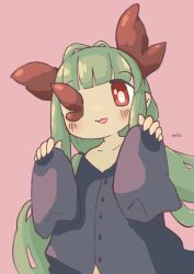 Rule 34 | 1girl, :3, absurdres, artist name, bare shoulders, black dress, blunt bangs, blush, buttons, dress, green hair, hands up, highres, horns, long hair, long sleeves, looking at viewer, low twintails, missing eye, off shoulder, open mouth, pinching sleeves, pink background, red eyes, sidelocks, simple background, smile, solo, toriko (void terrarium), twintails, upper body, very long hair, void terrarium, yaloli