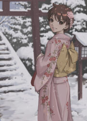 Rule 34 | 1girl, absurdres, bag, blurry, blurry background, brown eyes, brown hair, commentary request, day, floral print, hair ornament, highres, holding, japanese clothes, kasugano sakura, kimono, lips, long sleeves, looking at viewer, looking back, obi, outdoors, parted lips, pink kimono, sash, short hair, simple background, smile, snow, snowing, solo, stairs, street fighter, street fighter zero (series), teeth, torii, tree, tyanoki, wide sleeves