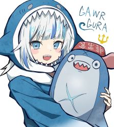 Rule 34 | 1girl, :d, animal hood, bloop (gawr gura), blue eyes, blue hair, blue hoodie, blunt bangs, blush, blush stickers, character name, commentary, english commentary, fangs, gawr gura, gawr gura (1st costume), highres, hololive, hololive english, hood, hoodie, looking at viewer, muku (d4uydnvxygxewu3), multicolored hair, open mouth, polearm, scar, shark, shark hood, sharp teeth, short hair, silver hair, simple background, smile, solo, streaked hair, teeth, trident, two-tone hair, upper body, virtual youtuber, weapon, white background