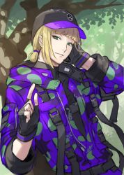 Rule 34 | 1boy, backpack, bag, baseball cap, belt, black gloves, blonde hair, buttons, chorefuji, closed mouth, commentary request, day, fingerless gloves, gloves, green eyes, hair tie, hat, index finger raised, looking at viewer, male focus, outdoors, rook hunt, smile, solo, tree, twisted wonderland