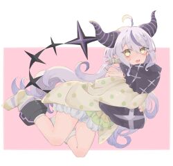 Rule 34 | 1girl, ahoge, ankle cuffs, bare shoulders, black horns, braid, braided bangs, grey hair, highres, hololive, horns, hugging object, la+ darknesss, long hair, looking at viewer, low twintails, multicolored hair, nekonika (e102k), open mouth, pillow, pillow hug, pointy ears, purple hair, smile, solo, streaked hair, striped horns, twintails, virtual youtuber, yellow eyes