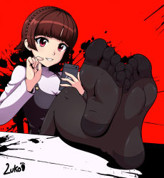 Rule 34 | 10s, 1girl, brown hair, cellphone, feet, legs, niijima makoto, no shoes, pantyhose, persona, persona 5, phone, red eyes, short hair, smile, soles, solo, toes, zuko (artist)