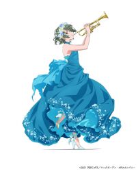 Rule 34 | 1girl, aino ai, alternate costume, aqua footwear, aria (manga), arms up, bare shoulders, blue dress, brown eyes, copyright name, copyright notice, dated, dress, floral print, flower, from side, green hair, hair flower, hair ornament, high heels, highres, holding, holding instrument, instrument, looking at viewer, medium hair, music, official art, playing instrument, simple background, smile, solo, standing, standing on one leg, strappy heels, toe cleavage, trumpet, white background