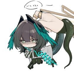Rule 34 | ..., 1girl, 1other, arknights, black footwear, black hair, black pantyhose, black wings, blue wings, chibi, commentary request, eyebrows hidden by hair, feathered wings, green eyes, hair between eyes, head wings, ho&#039;olheyak (arknights), joshua (shisanli934), kristen (arknights), mini person, minigirl, out of frame, pantyhose, shoes, simple background, spoken ellipsis, tail, thick eyebrows, third-party source, white background, wings