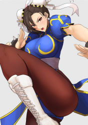 Rule 34 | 1girl, absurdres, blue dress, boots, bracelet, breasts, brown eyes, brown hair, bun cover, capcom, china dress, chinese clothes, chun-li, clash kuro neko, cross-laced footwear, double bun, dress, earrings, fighting stance, forehead, grey background, hair bun, hair pulled back, highres, jewelry, looking at viewer, medium breasts, open mouth, pantyhose, pelvic curtain, puffy short sleeves, puffy sleeves, sash, short sleeves, side slit, solo, spiked bracelet, spikes, standing, standing on one leg, street fighter, street fighter ii (series), white footwear