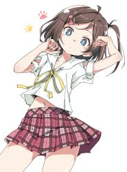 Rule 34 | 1girl, arm up, blue eyes, blush, bow, brown hair, closed mouth, collared shirt, cowboy shot, fingernails, gluteal fold, hair bow, hair ornament, hairclip, hand up, hentai ouji to warawanai neko., ixy, leaning to the side, looking at viewer, midriff peek, navel, neck ribbon, one side up, pink bow, plaid, plaid skirt, pleated skirt, puffy short sleeves, puffy sleeves, red skirt, ribbon, school uniform, shirt, short hair, short sleeves, simple background, skirt, solo, tsutsukakushi tsukiko, white background, white shirt, yellow ribbon