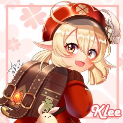 Rule 34 | 1girl, :d, aria arioso, artist name, backpack, bag, bag charm, blonde hair, cabbie hat, character name, charm (object), commentary request, genshin impact, hair between eyes, hat, hat feather, highres, jacket, klee (genshin impact), long sleeves, looking at viewer, low twintails, open mouth, outside border, pocket, pointy ears, red eyes, red jacket, smile, solo, twintails
