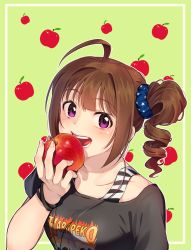 Rule 34 | 1girl, ahoge, apple, black shirt, blush, bra strap, bracelet, breasts, brown hair, collarbone, drill hair, food, fruit, green background, holding, holding food, idolmaster, idolmaster million live!, jewelry, kamille (vcx68), large breasts, looking at viewer, open mouth, purple eyes, scrunchie, shirt, short hair, side drill, smile, solo, upper body, yokoyama nao