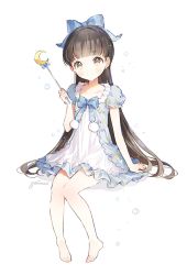 Rule 34 | 1girl, artist name, barefoot, blue bow, blunt bangs, blush, bow, brown eyes, brown hair, closed mouth, collarbone, dress, frills, gomzi, hair bow, holding, holding wand, looking at viewer, original, puffy short sleeves, puffy sleeves, short sleeves, signature, simple background, sitting, smile, solo, wand, white background, white dress