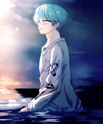 Rule 34 | 1boy, absurdres, blue hair, charisma house, closed mouth, cloud, dusk, expressionless, facing to the side, green shirt, highres, in water, light blue hair, long sleeves, looking ahead, male focus, night, night sky, ocean, ohse minato, shirt, short hair, sky, solo, ukisi, yellow eyes