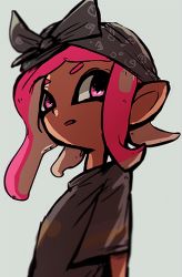Rule 34 | 1girl, bandana, black shirt, eyebrows, facing away, liezl ronquillo, long hair, looking away, looking to the side, lowres, nintendo, octoling, octoling girl, octoling player character, open mouth, pink eyes, pink hair, pointy ears, shirt, short sleeves, simple background, solo, splatoon (series), splatoon 2, splatoon 2: octo expansion, t-shirt, tentacle hair, upper body