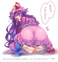 Rule 34 | 1girl, ass, barefoot, bow, feet, female focus, full body, kneeling, long hair, looking at viewer, looking back, mukyuu, namisaki yuka, patchouli knowledge, purple eyes, purple hair, seiza, simple background, sitting, soles, solo, touhou, translation request