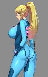 Rule 34 | 1girl, alternate breast size, ass, blonde hair, blush, bodysuit, breasts, grey background, highres, impossible bodysuit, impossible clothes, large breasts, looking at viewer, metroid, mole, mole under mouth, nintendo, ponytail, samus aran, signature, simple background, skin tight, sole gem, twitter username, zero suit