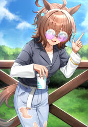 Rule 34 | 1girl, against fence, agnes tachyon (umamusume), ahoge, animal ears, bespectacled, black shirt, blue sky, blurry, blurry background, bracelet, brown hair, chemical structure, cloud, cloudy sky, collarbone, collared shirt, commentary request, cowboy shot, cup, denim, disposable cup, drinking straw, earrings, fence, glasses, grass, hair between eyes, highres, holding, holding cup, horse ears, horse girl, horse tail, jeans, jewelry, long sleeves, looking at viewer, mixed-language commentary, motsushi, official alternate costume, open mouth, outdoors, pants, pointing, pointing up, red eyes, round eyewear, shirt, short hair, single earring, sky, smile, solo, sunglasses, tail, torn clothes, torn jeans, torn pants, umamusume, white shirt