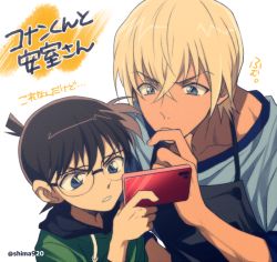 Rule 34 | 2boys, amuro tooru, apron, black-framed eyewear, black apron, blonde hair, blouse, blue eyes, blue shirt, brown hair, cellphone, child, closed mouth, commentary request, dark-skinned male, dark skin, drawstring, edogawa conan, glasses, green hoodie, hair between eyes, hand on own chin, holding, holding phone, hood, hoodie, looking at phone, male focus, mashima shima, meitantei conan, multiple boys, parted lips, phone, serious, shirt, smartphone, stroking own chin, thinking, translation request, twitter username, upper body, v-shaped eyebrows