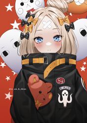 Rule 34 | 1girl, abigail williams (fate), abigail williams (traveling outfit) (fate), absurdres, blonde hair, blue eyes, blush, bow, coat, fate/grand order, fate (series), forehead beam, hair bow, hair bun, high collar, highres, long sleeves, looking at viewer, multiple hair bows, open mouth, parted bangs, polka dot, polka dot bow, red background, solo, star (symbol), stuffed animal, stuffed toy, teddy bear, upper body, wanko (yurika0320)