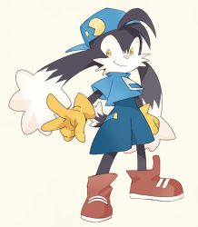 Rule 34 | 1boy, animal ears, blue hat, closed mouth, full body, furry, furry male, gloves, hat, jewelry, kanyoko (yuzukano 17), kaze no klonoa, klonoa, long hair, looking at viewer, male focus, shorts, simple background, smile, solo, tail, v, yellow eyes, yellow gloves