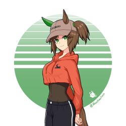Rule 34 | 1girl, arms behind back, baseball cap, black pants, blush, bodystocking, brown hair, brown hat, casual, closed mouth, commentary, covered navel, cowboy shot, crop top, crop top overhang, drawstring, ears through headwear, english commentary, green background, green eyes, hat, hood, hood down, horse girl, ines fujin (umamusume), long sleeves, looking at viewer, mouhantain, one side up, own hands together, pants, short hair, smile, solo, transparent background, twitter username, umamusume
