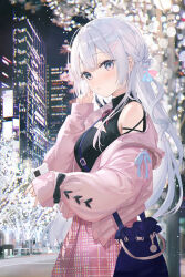 1girl bag black_sweater blue_bag blush cellphone fuumi_(radial_engine) grey_hair hand_up highres holding holding_phone jacket long_hair long_sleeves looking_at_viewer night night_sky open_clothes open_jacket original outdoors parted_lips phone pink_jacket pink_skirt shoulder_bag skirt sky smartphone standing sweater turtleneck turtleneck_sweater winter_clothes