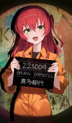 Rule 34 | 1girl, absurdres, bocchi the rock!, character name, collared jumpsuit, commentary, dated, graffiti, green eyes, hair between eyes, hands up, highres, holding, holding sign, jumpsuit, kita ikuyo, long sleeves, looking at viewer, medium hair, mugshot, n8 (buse1601), one side up, open mouth, orange jumpsuit, pants, prison clothes, red hair, sign, solo, teeth, upper body, upper teeth only