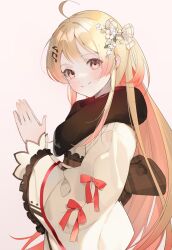 Rule 34 | 1girl, ahoge, alternate costume, blonde hair, bow, closed mouth, fortissimo, fur-trimmed kimono, fur trim, hair between eyes, hair ornament, hands up, hashtag-only commentary, highres, hololive, hololive dev is, japanese clothes, kimono, long hair, long sleeves, looking at viewer, musical note, musical note hair ornament, obi, one side up, otonose kanade, palms together, red bow, red eyes, sash, simple background, sleeve bow, smile, solo, upper body, virtual youtuber, white background, white kimono, wide sleeves, zeroperpect
