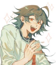 Rule 34 | 1boy, absurdres, ahoge, black shirt, brown hair, ensemble stars!, fangs, grey background, grey hair, highres, hojo raika, jewelry, long hair, looking at viewer, male focus, multicolored hair, multicolored shirt, necklace, open mouth, red eyes, shirt, skye (neokayii), smile, solo, sparkle, twitter username, white shirt