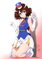 Rule 34 | 1girl, band uniform, bare shoulders, boots, brown hair, closed mouth, commentary request, gloves, hands up, hat, hibike! euphonium, highres, knee boots, kneeling, looking at viewer, mini hat, oumae kumiko, short hair, skirt, smile, solo, tsuji643163271, white footwear, white gloves, white skirt, yellow eyes