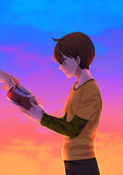 Rule 34 | 1boy, black pants, brown eyes, brown hair, cowboy shot, dusk, film grain, from side, green shirt, holding, holding shoes, jabuchi you, layered sleeves, long sleeves, male focus, out of frame, pants, parted lips, saibou shinkyoku, sevensel, shirt, shoes, short hair, short over long sleeves, short sleeves, sky, solo focus, yellow shirt