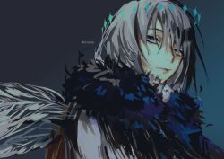 Rule 34 | 1boy, absurdres, arthropod boy, artist name, blue eyes, cape, crown, diamond hairband, dragonfly wings, fate/grand order, fate (series), fur-trimmed cape, fur trim, gradient background, grey hair, highres, insect wings, leletosu, looking at viewer, male focus, medium hair, oberon (fate), oberon (third ascension) (fate), solo, upper body, wings