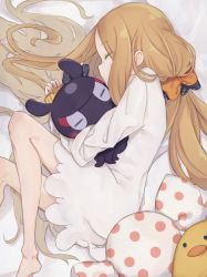 Rule 34 | 1girl, abigail williams (fate), animal, animal hug, barefoot, bed sheet, black bow, blonde hair, blush, bow, closed eyes, closed mouth, commentary request, dress, fate/grand order, fate (series), fingernails, from above, hair bow, long hair, long sleeves, lying, multiple hair bows, octopus, on side, orange bow, parted bangs, polka dot, polka dot bow, sleeping, sleeves past wrists, tokitarou (fate), totatokeke, very long hair, white dress