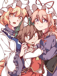 &lt;|&gt;_&lt;|&gt; 3girls animal_ear_fluff animal_ears animal_hat blonde_hair blue_tabard bow breasts brown_hair cat_ears chen collar commentary_request dress dress_bow elbow_gloves fang fingernails fox_ears fox_tail frilled_collar frilled_sleeves frills girl_sandwich gloves gokuu_(acoloredpencil) gold_trim green_hat hat hat_ribbon highres hug large_breasts long_fingernails long_sleeves looking_at_viewer medium_hair mob_cap multiple_girls multiple_tails neck_ribbon nekomata open_mouth puffy_short_sleeves puffy_sleeves purple_dress purple_eyes red_bow red_nails red_ribbon red_vest ribbon sandwiched shirt short_hair short_sleeves simple_background skirt skirt_set smile tabard tail touhou vest white_background white_gloves white_hat white_shirt wide_sleeves yakumo_ran yakumo_yukari yellow_eyes