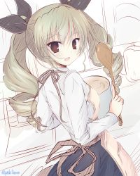 Rule 34 | 10s, 1girl, anchovy (girls und panzer), apron, bad id, bad twitter id, casual, commentary, drill hair, from behind, getsumen suibaku ver. a(c), girls und panzer, green hair, highres, holding, holding ladle, kitchen, ladle, long hair, long sleeves, looking at viewer, looking back, open mouth, red eyes, shirt, sketch, smile, solo, standing, twin drills, twintails, upper body, white shirt, yellow theme