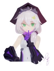Rule 34 | 1girl, ahoge, alternate eye color, armored leotard, bare shoulders, black gloves, blurry, blurry foreground, closed mouth, covered navel, cropped torso, error1980, finger to mouth, gloves, green eyes, hair ornament, hand on own hip, highres, honkai (series), honkai impact 3rd, long hair, looking at viewer, shushing, side ponytail, simple background, smile, solo, theresa apocalypse, theresa apocalypse (violet executer), upper body, white background, white hair