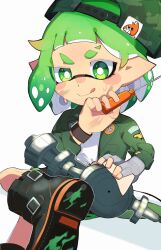 Rule 34 | 1boy, :q, aerospray (splatoon), backwards hat, bright pupils, closed mouth, commentary, crossed legs, eyebrow cut, green eyes, green hair, green hat, gun, hat, inkling, inkling boy, inkling player character, invisible chair, medium hair, nintendo, pointy ears, print headwear, shigeng0mi, simple background, sitting, smile, solo, splatoon (series), splatoon 3, tentacle hair, thick eyebrows, tongue, tongue out, v-shaped eyebrows, weapon, white background, white pupils