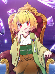 Rule 34 | 1girl, absurdres, black hairband, blonde hair, chair, commentary request, detached sleeves, fang, hairband, hand on own face, hazumi otoya, highres, higurashi no naku koro ni, houjou satoko, japanese clothes, kimono, looking at viewer, open mouth, red eyes, shards, short hair, sitting, skin fang, solo