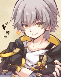 Rule 34 | &gt;:), 1boy, black gloves, black jacket, brown background, caelus (honkai: star rail), closed mouth, commentary request, crossed arms, fingerless gloves, gloves, grey hair, hair between eyes, honkai: star rail, honkai (series), hood, hood down, hooded jacket, jacket, looking at viewer, male focus, momoniku (taretare-13), open clothes, open jacket, shirt, simple background, smile, solo, sparkle, trailblazer (honkai: star rail), v-shaped eyebrows, white shirt, yellow eyes