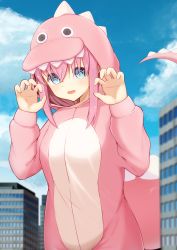 Rule 34 | 1girl, absurdres, animal costume, arms up, blue eyes, blue sky, bocchi the rock!, building, cosplay, dragon costume, giant, giantess, gotoh hitori, hair between eyes, hair over eyes, highres, kigurumi, long hair, long sleeves, one side up, open mouth, outdoors, pink hair, sky, smile, standing, tail, yuki usagi (ponpon 0523)
