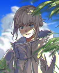 Rule 34 | 1boy, blue eyes, blue sky, blurry, blush, chromatic aberration, coat, depth of field, eiki (eikityou 55), eyelashes, fate/grand order, fate (series), grass, grey hair, highres, looking at viewer, male focus, oberon (fate), official alternate costume, open mouth, outdoors, sky, solo, straight-on, teeth, twitter username, upper body, upper teeth only, white coat