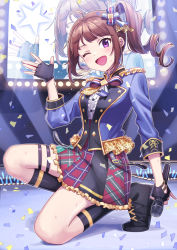 Rule 34 | 1girl, black footwear, black gloves, blue bow, blue eyes, blue jacket, blush, boots, bow, confetti, deadnooodles, fingerless gloves, gloves, hair bow, highres, holding, holding microphone, idolmaster, idolmaster million live!, jacket, looking at viewer, microphone, one eye closed, on one knee, open mouth, purple eyes, red skirt, side ponytail, skirt, smile, solo, stage, waving, yokoyama nao