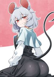 1girl animal_ears ass black_dress bright_pupils capelet closed_mouth dress from_behind grey_capelet grey_hair highres long_sleeves looking_at_viewer medium_hair mouse_ears mouse_girl mouse_tail nazrin pink_background red_eyes scavia10 sitting smile solo tail touhou two-tone_background white_background white_pupils